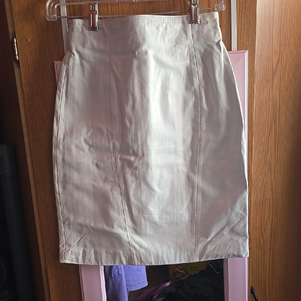 Elegant Cream Leather Skirt